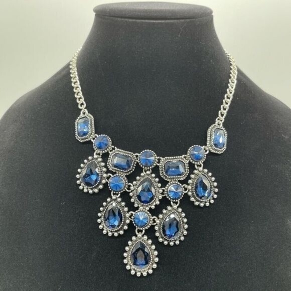 Bib Crystals Drop Statement Necklace in Silver Tone - Picture 1 of 3